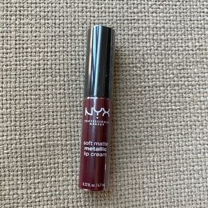 NYX Soft Matte metallic lip cream